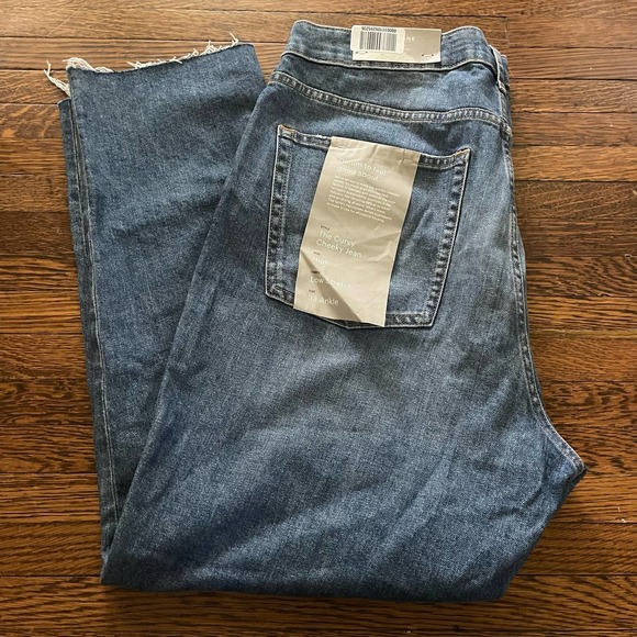 NEW Everlane The Curvy Cheeky Jean in Mid Blue Raw Hem Size 33 Crop - Picture 5 of 8